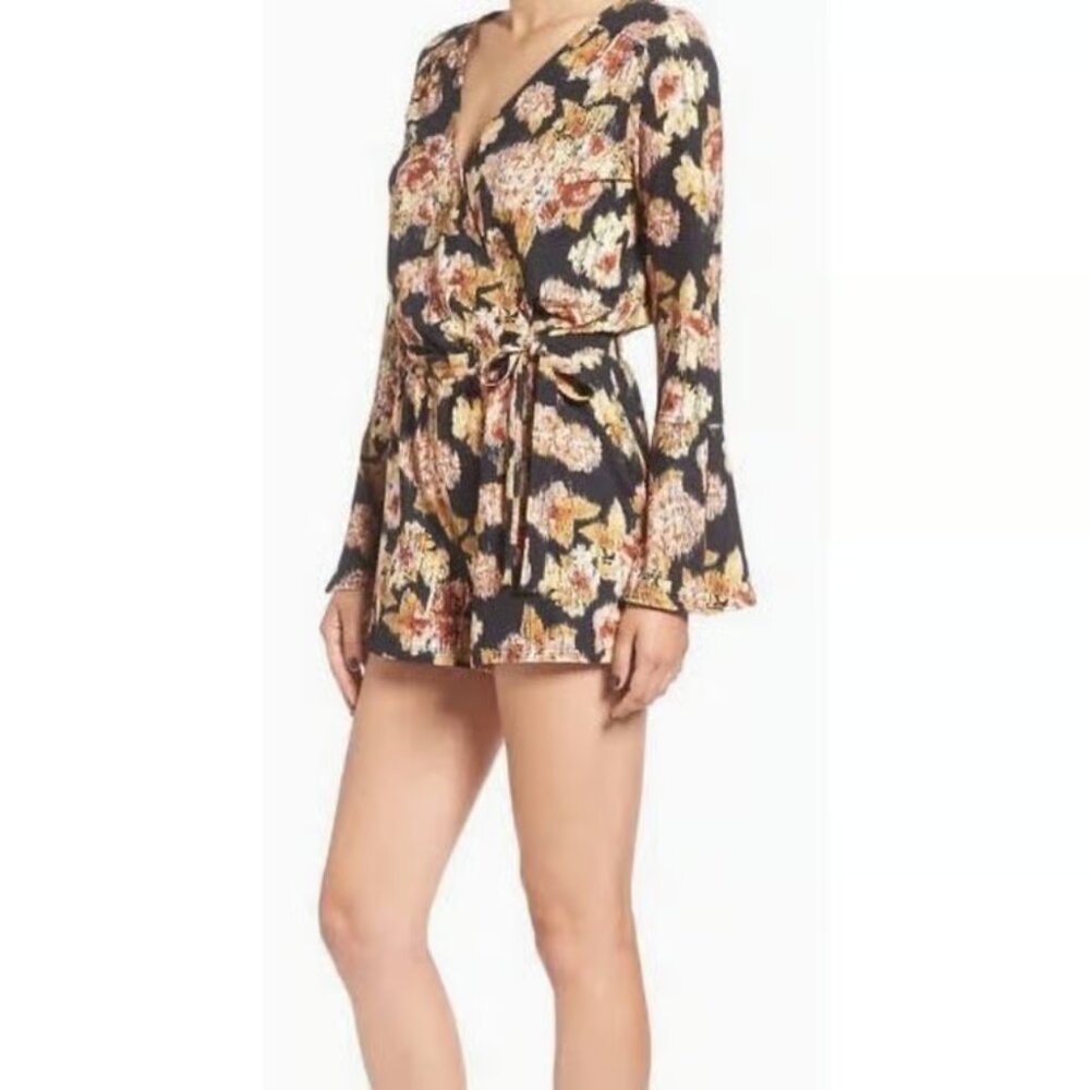MIMI CHICA Bell Sleeve Romper S